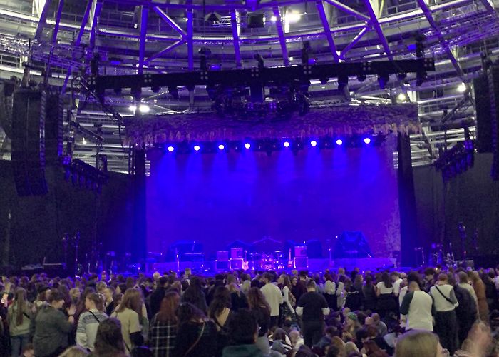 Velodrom Berlin Velodrom, Berlin : r/Hozier photo