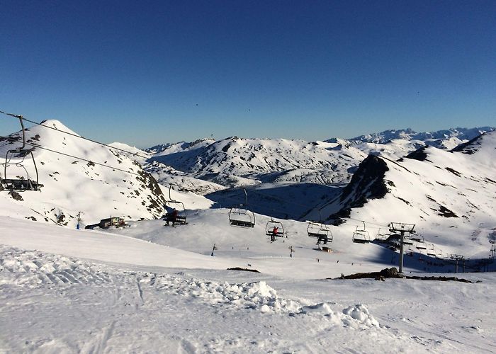 La Llomba 4p Chair Lift San Isidro - Comenzando temporada - Nevanorte - Nevasport.com photo