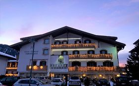 Hotel Tschurtschenthaler Toblach Exterior photo