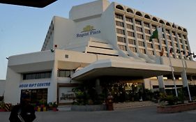 Regent Plaza Hotel & Convention Center Karatschi Exterior photo