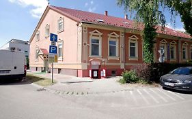 Bed and Breakfast Feher Hajo Panzio Es Vendeglo Győr Exterior photo