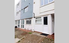 Pebbles Apartment By Air Premier Seaford Exterior photo