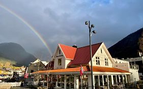 Hotel Stryn Kaffebar&Vertshus Exterior photo