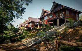 Mr Charles River View Lodge Hsipaw Exterior photo