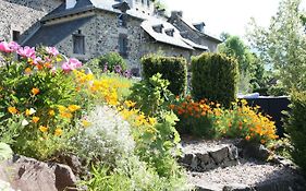 La Maison De Jeanne Thiézac Exterior photo