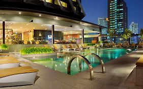 Hotel Doubletree By Hilton Sukhumvit Bangkok Exterior photo