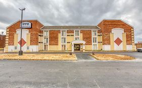 Hotel Oyo Townhouse Tulsa Woodland Hills Exterior photo