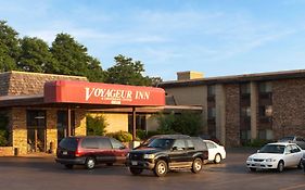 Voyageur Inn&Conference Center Reedsburg Exterior photo