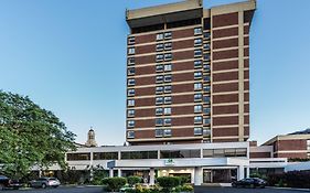 Holiday Inn & Suites Pittsfield-Berkshires Exterior photo