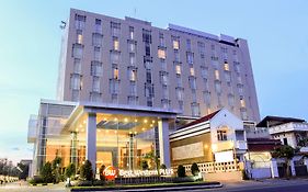 Hotel Best Western Plus Coco Palu Exterior photo