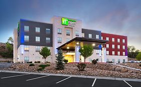 Holiday Inn Express&Suites Price Exterior photo
