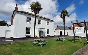 The White House Guest House Williton Exterior photo