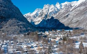 Hotel Camping Rcn Belledonne Le Bourg-dʼOisans Exterior photo