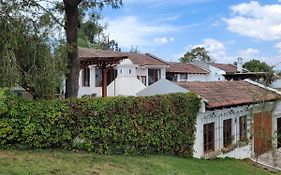 Villa Amplia Casa Antigua Guatemala Con Pergola Y Jardin Exterior photo