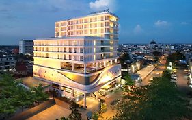 Hotel Golden Tulip Pontianak Exterior photo