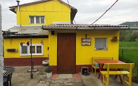 Villa Yellow Fairy Tale Visoko Exterior photo