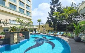 Hotel Courtyard by Marriott Bandung Dago, CHSE Certified Exterior photo