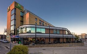 Holiday Inn London Brentford Lock Exterior photo