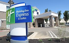Holiday Inn Express&Suites Brentwood Exterior photo