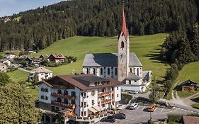 Hotel Kirchenwirt Toblach Exterior photo