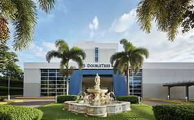 Hotel Doubletree By Hilton Managua Exterior photo
