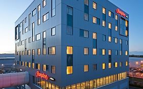 Hotel Hampton By Hilton London Gatwick Airport Horley Exterior photo