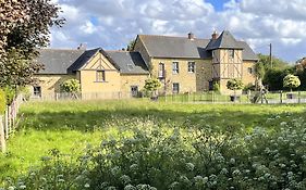 Hotel Appart' D'Hotes , Ch Et Gite Au Manoir De La Haute Pilais Chantepie Exterior photo