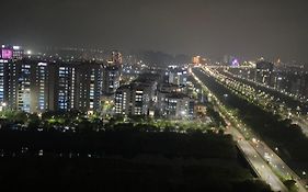 Skyvibehomes On 26 Floor Noida Exterior photo