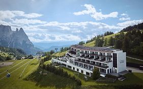 Hotel Como Alpina Dolomites Seiser Alm Exterior photo