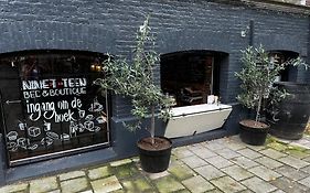 Bed and Breakfast Nine(T)Teen Amsterdam Exterior photo