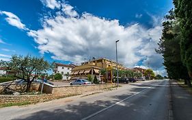 Bed and Breakfast Vilola Umag Exterior photo