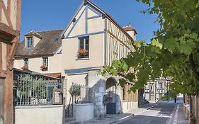 Hôtel Aux Vieux Remparts, The Originals Relais  Provins Exterior photo