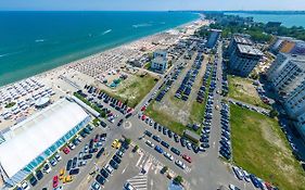 Aparthotel Summerland Mamaia Exterior photo