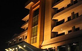 Hotel Kini Pontianak Exterior photo