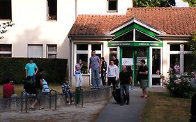 Hostel Auberge De Jeunesse De Saintes Exterior photo