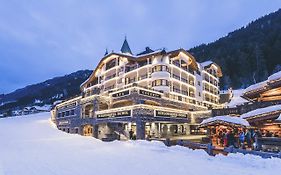 Schlosshotel Ischgl Exterior photo