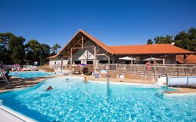 Hotel Camping Officiel Siblu Domaine De Soulac Exterior photo