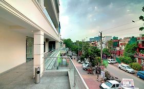 Hotel STAAYZ Premium Gurgaon Exterior photo