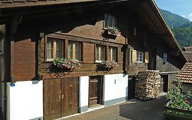 Hostel Chalet Stöckli mit Etagendusche Wilderswil Exterior photo