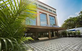 Crossway Parklane Airport Hotel Chennai Exterior photo