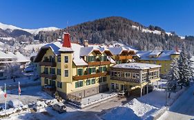 Hotel Cristallo Toblach Exterior photo