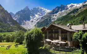 Auberge De La Maison Courmayeur Exterior photo