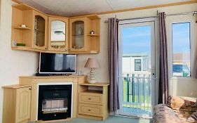 Hotel Golden Sands Caravan Hire Ingoldmells- Free In Caravan Wifi- Access Included To The On Site Club House, Sports Bar, Arcade, Coffee Shop We Have Beach Access, A Fishing Lake And A Laundrette Exterior photo