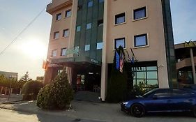 Hotel Princi i Arberit Pristina Exterior photo