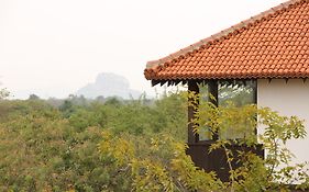 Hotel Sigiriya Jungles Exterior photo
