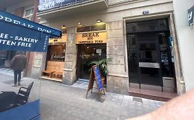 Break Bcn - Hostal & Coffeebar Barcelona Exterior photo