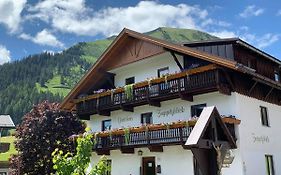 Hotel Gästehaus Zugspitzblick Berwang Exterior photo