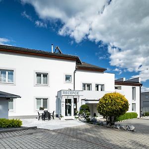 Hotel Penzion Uno Zlín Exterior photo