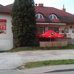 Hotel Restaurant-Penzión HEVIL Hlučín Exterior photo