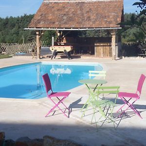 chambres sur Domaine avec piscine en pleine nature Mostuéjouls Exterior photo